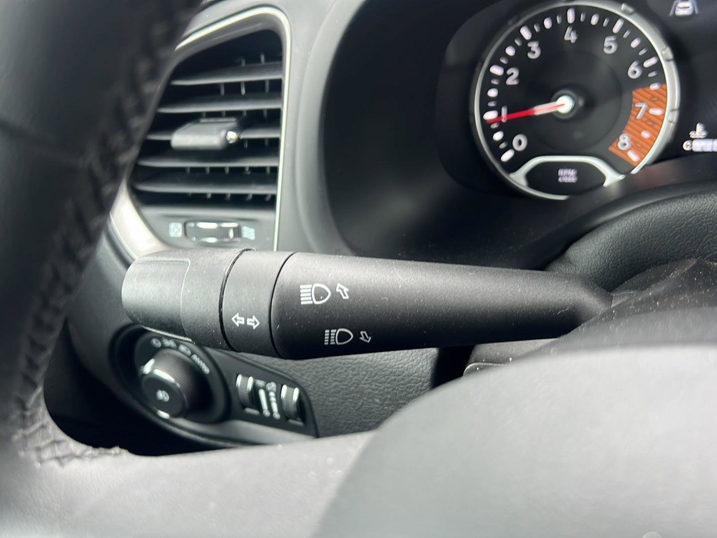 Used 2022 Jeep Renegade Latitude AWD/4WD image 22