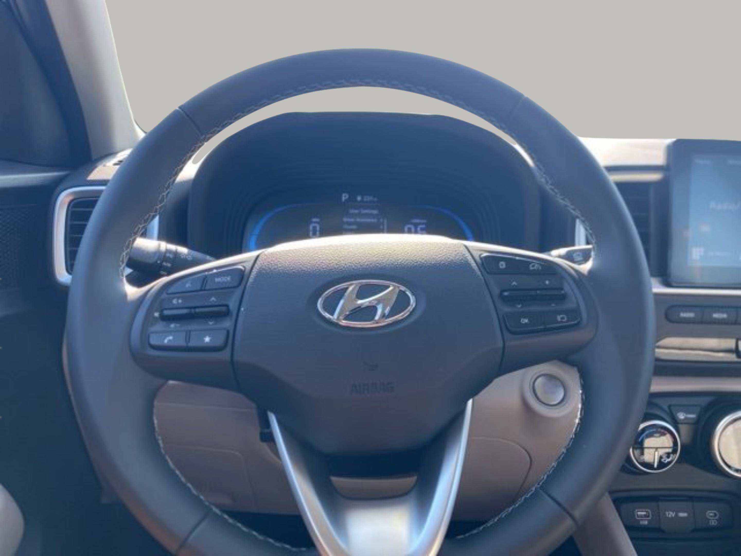 Certified 2025 Hyundai Venue SEL FWD image 18