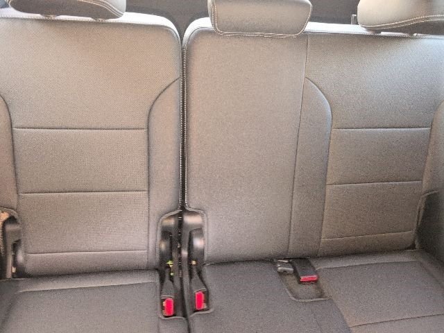 Used 2025 Chevrolet Traverse LT image 14