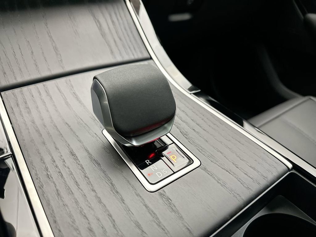 New 2026 Land Rover Range Rover Velar Dynamic SE image 12