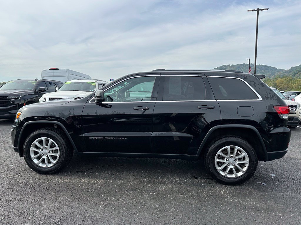 Used 2021 Jeep Grand Cherokee Laredo X AWD/4WD image 2