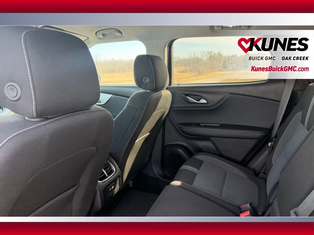 Used 2025 Chevrolet Blazer LT FWD image 8