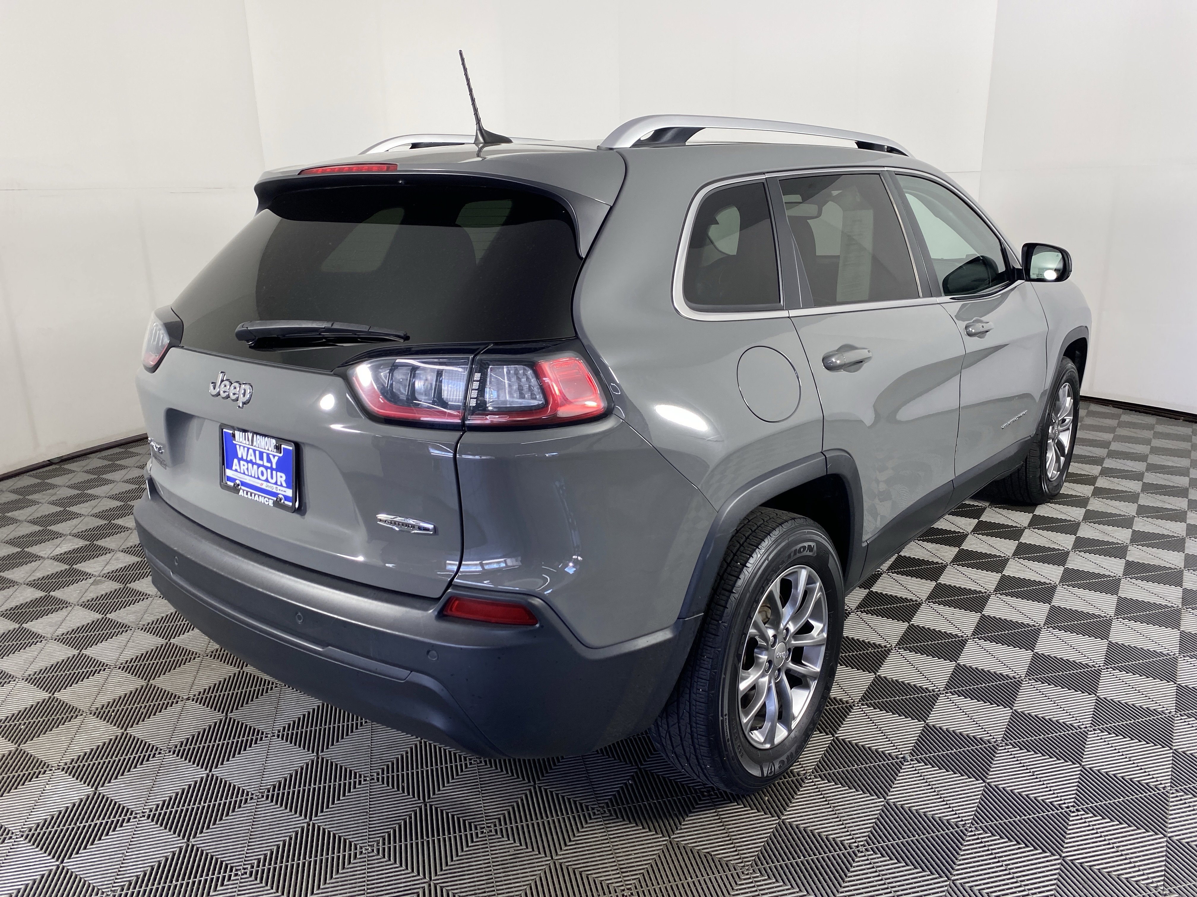 Used 2020 Jeep Cherokee Latitude Plus w/ Comfort/Convenience Group image 8