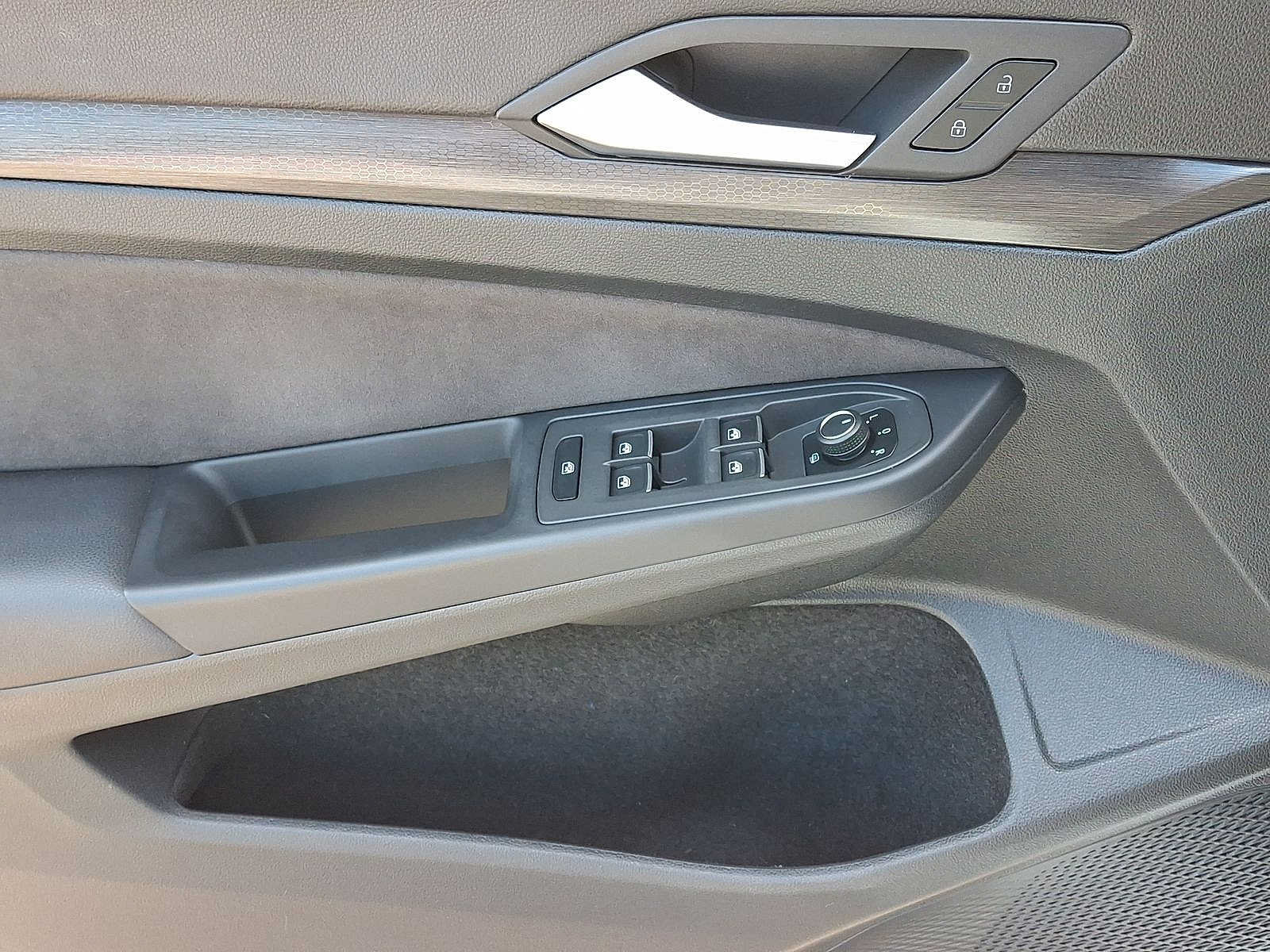 Used 2023 Volkswagen GTI SE FWD image 16