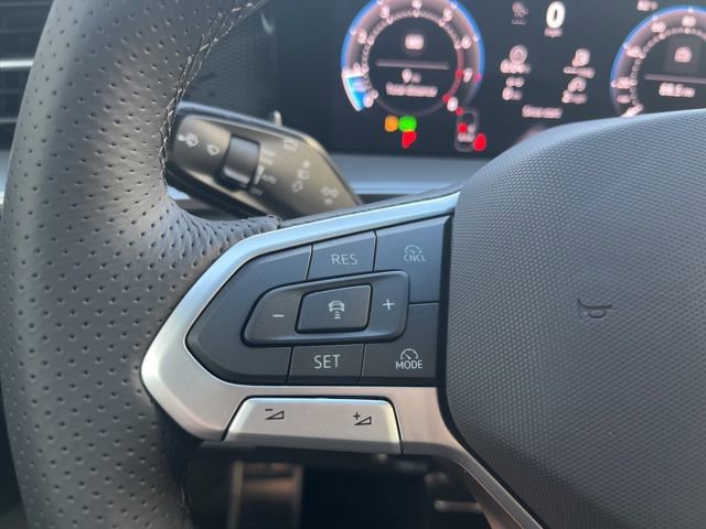 New 2026 Volkswagen Tiguan SE R-Line FWD image 9