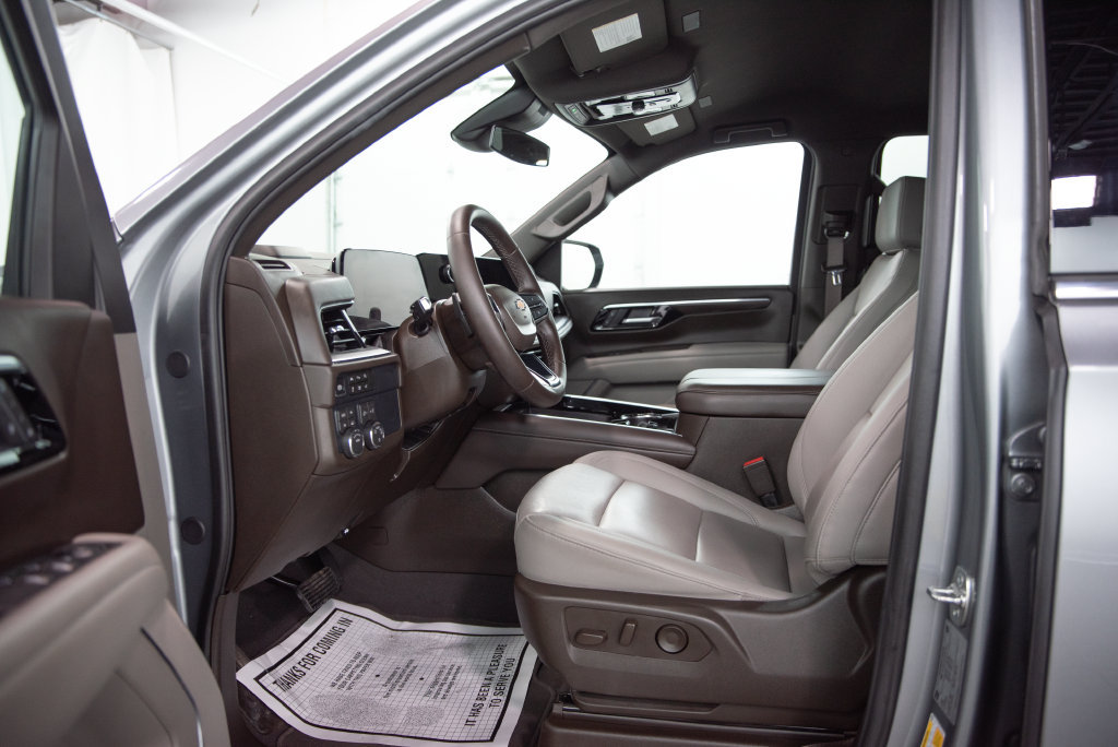 Used 2026 Chevrolet Suburban LT AWD/4WD image 7