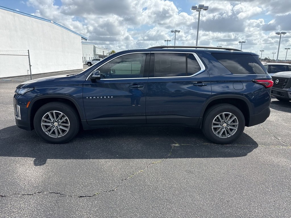 Used 2023 Chevrolet Traverse LT image 3