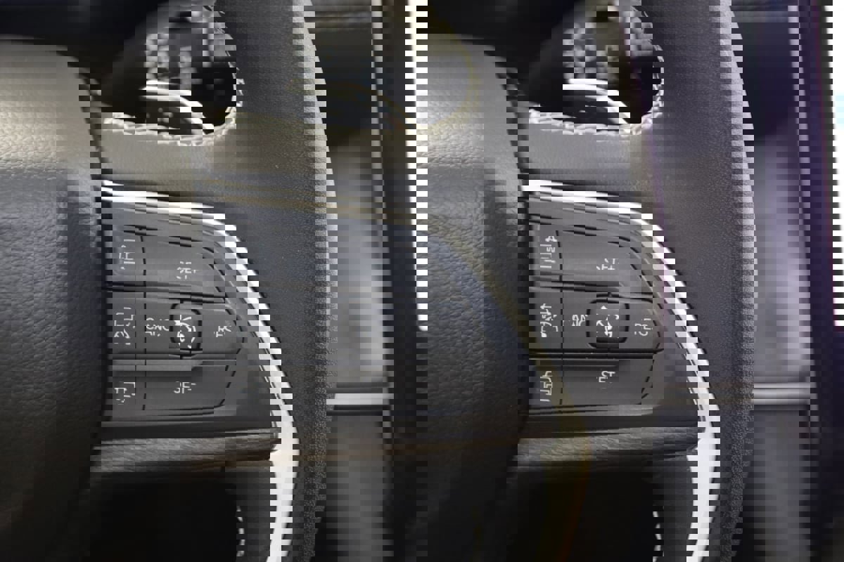 Used 2024 Jeep Grand Cherokee Limited w/ Luxury Tech Group II image 36