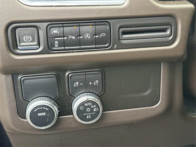 Used 2021 GMC Yukon XL SLT w/ SLT Premium Package image 28