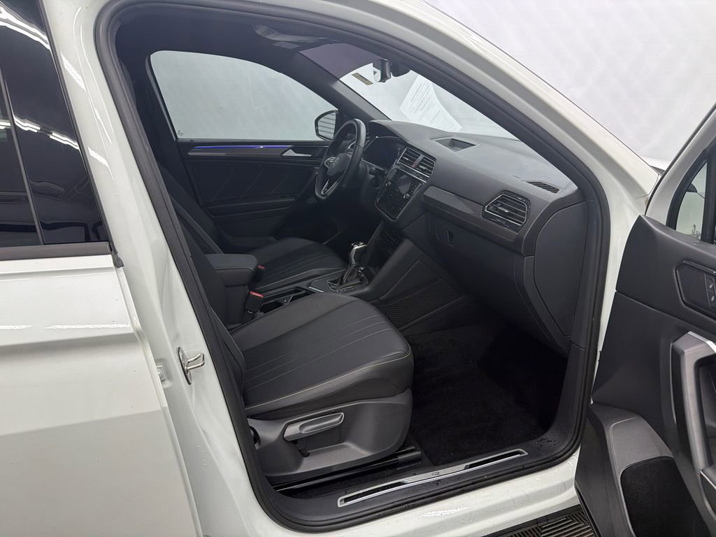 Used 2023 Volkswagen Tiguan SE R-Line image 14