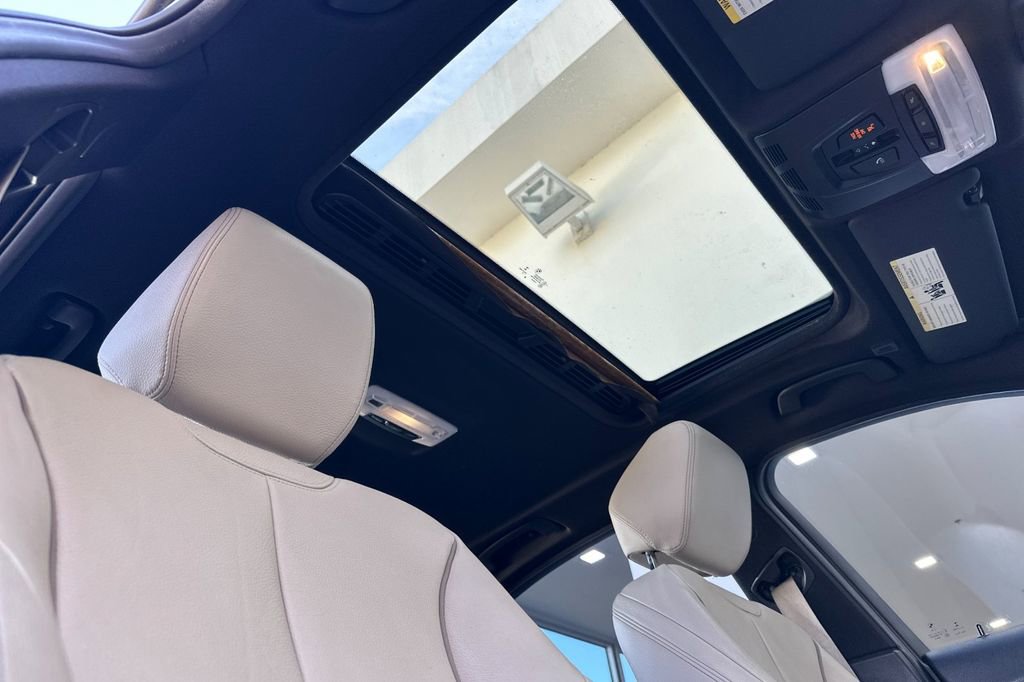 Used 2016 BMW 328i Sedan w/ Technology Package image 17