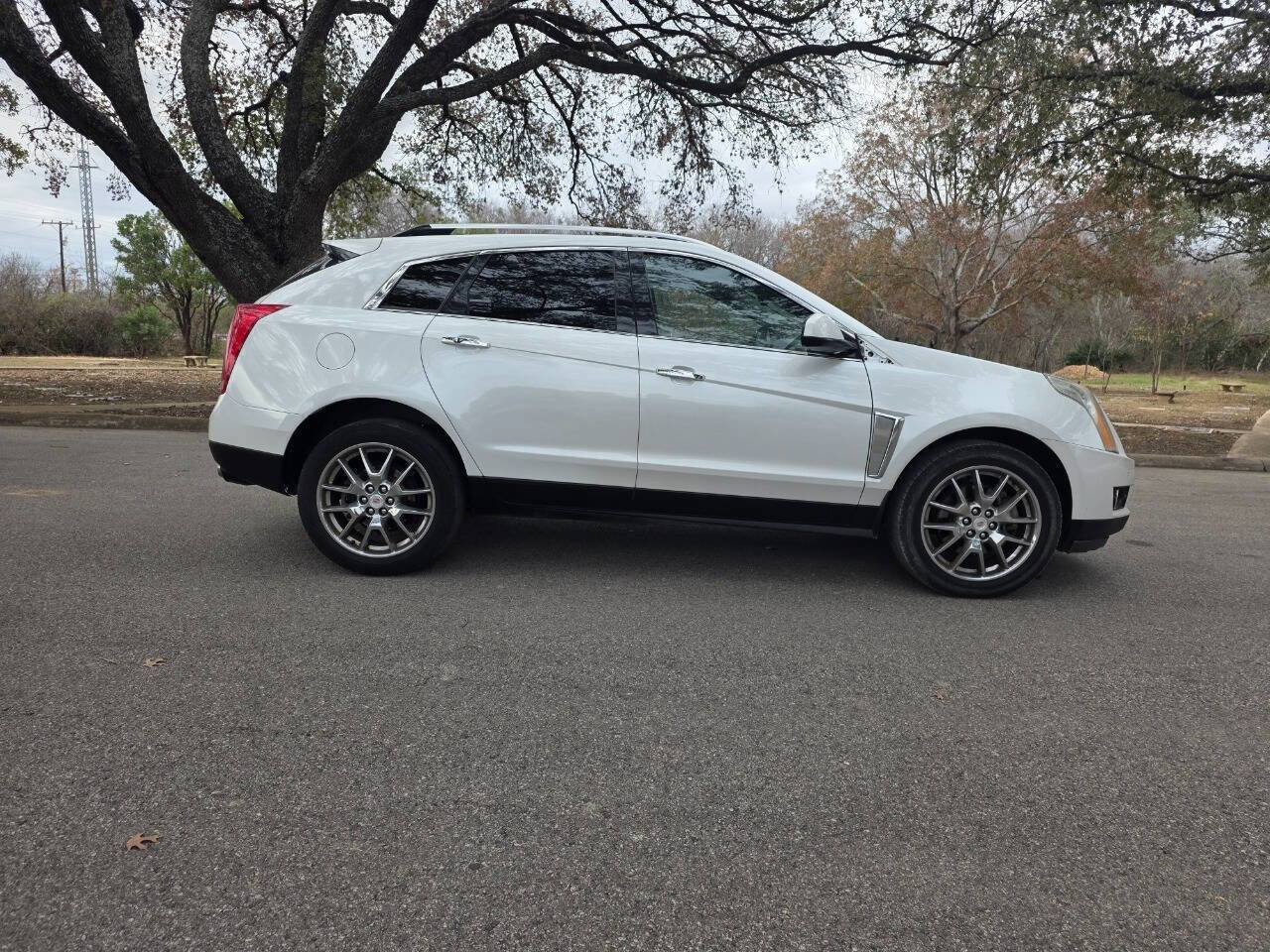 Used 2015 Cadillac SRX Premium w/ Driver Assist Package FWD image 3