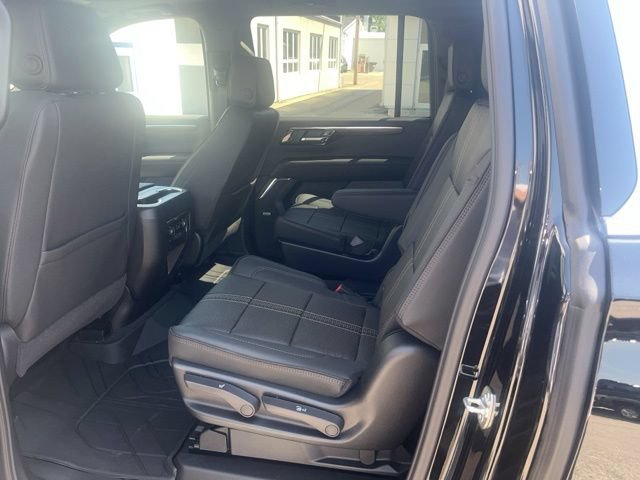 New 2026 Chevrolet Suburban High Country w/ Sun And Tow Package AWD/4WD image 17