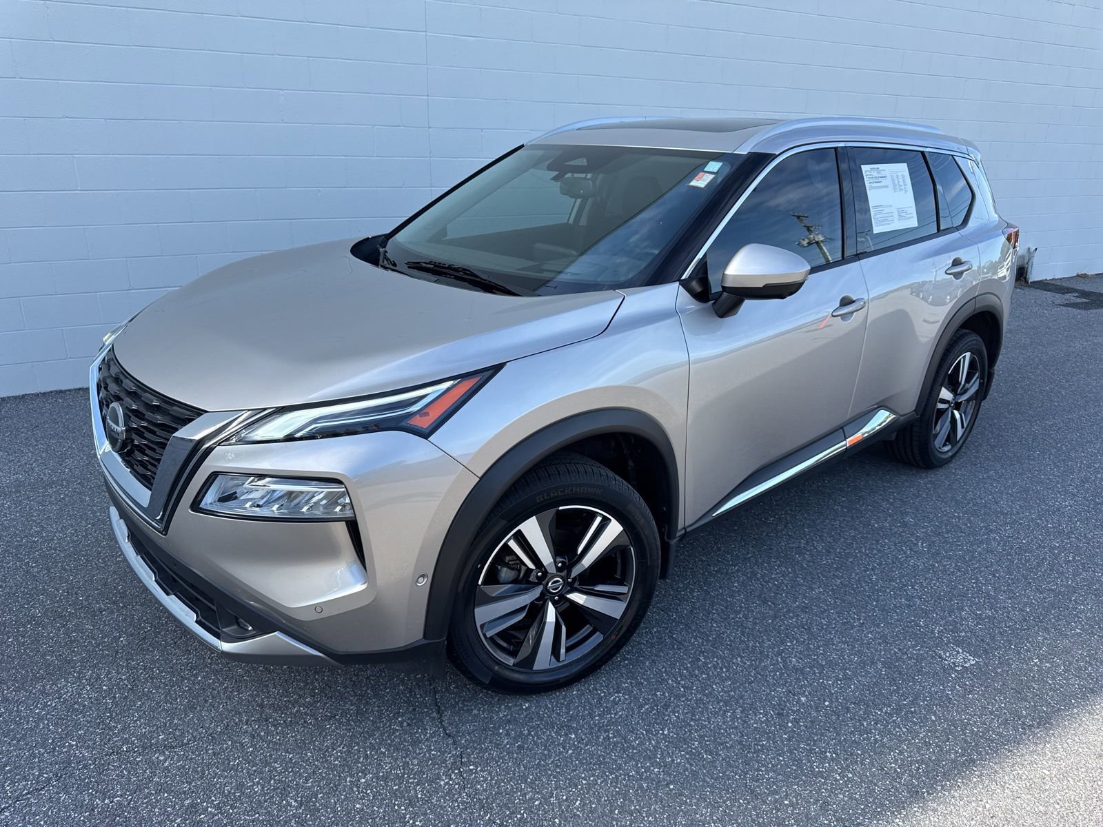 Used 2021 Nissan Rogue Platinum image 1