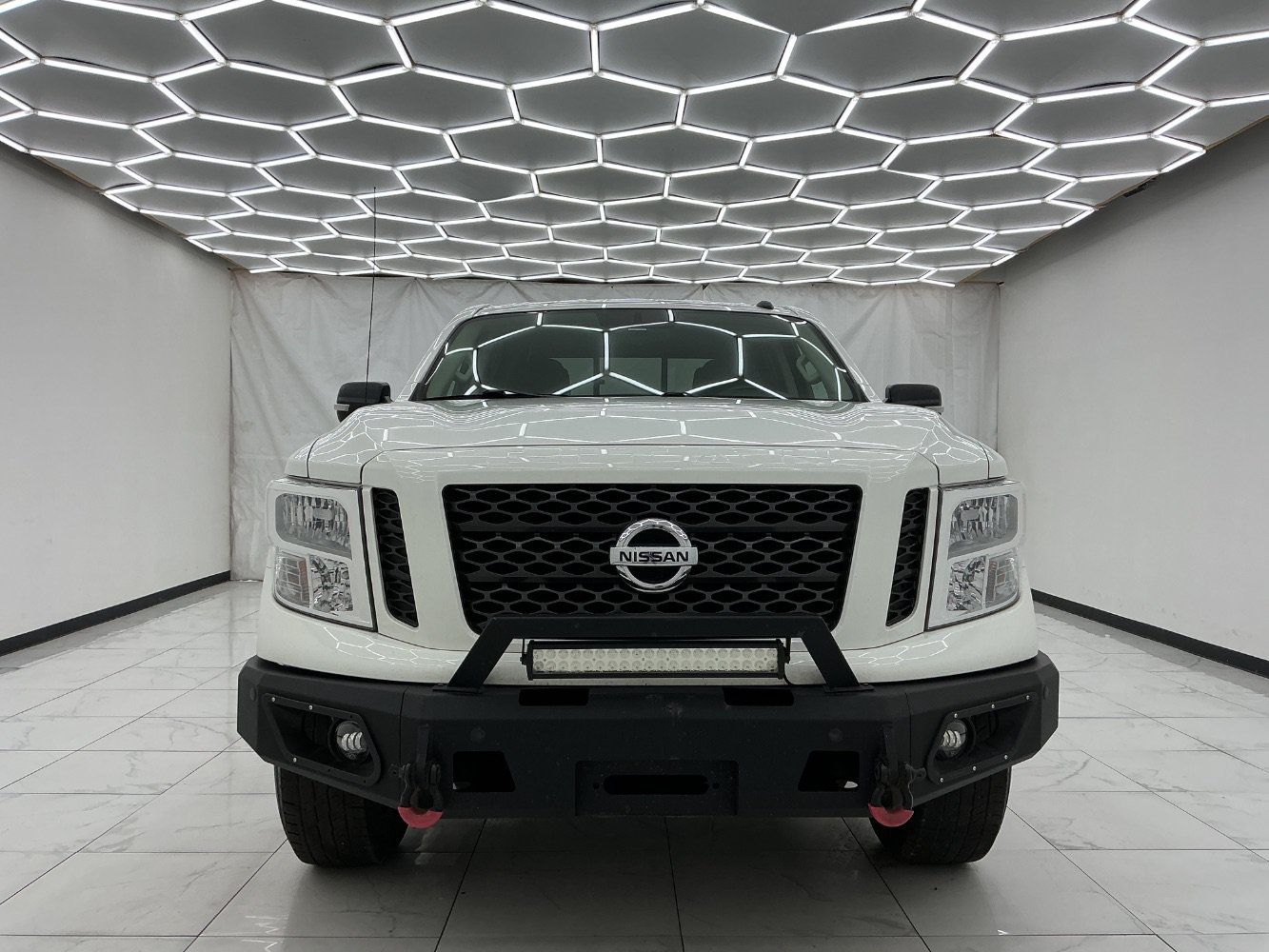 Used 2019 Nissan Titan SV AWD/4WD image 5