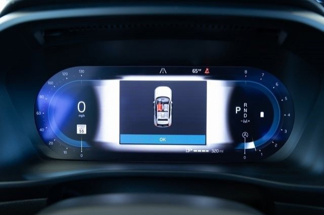 New 2025 Volvo XC40 B5 Plus image 7