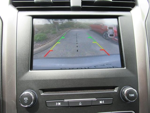 Used 2017 Ford Fusion SE w/ Fusion SE Technology Package FWD image 26