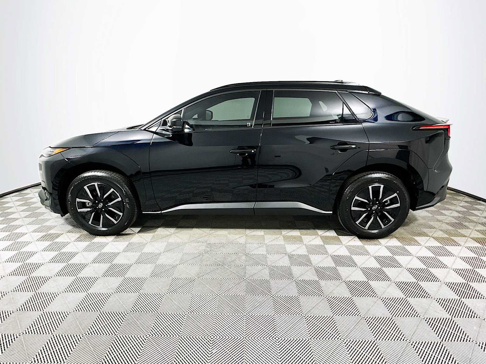 New 2026 Subaru Solterra AWD/4WD image 4