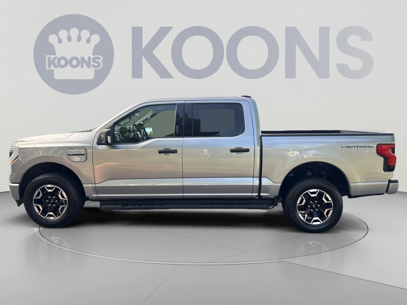 Used 2023 Ford F150 Lightning XLT AWD/4WD image 2