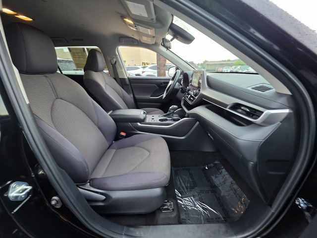 Used 2024 Toyota Highlander LE image 10
