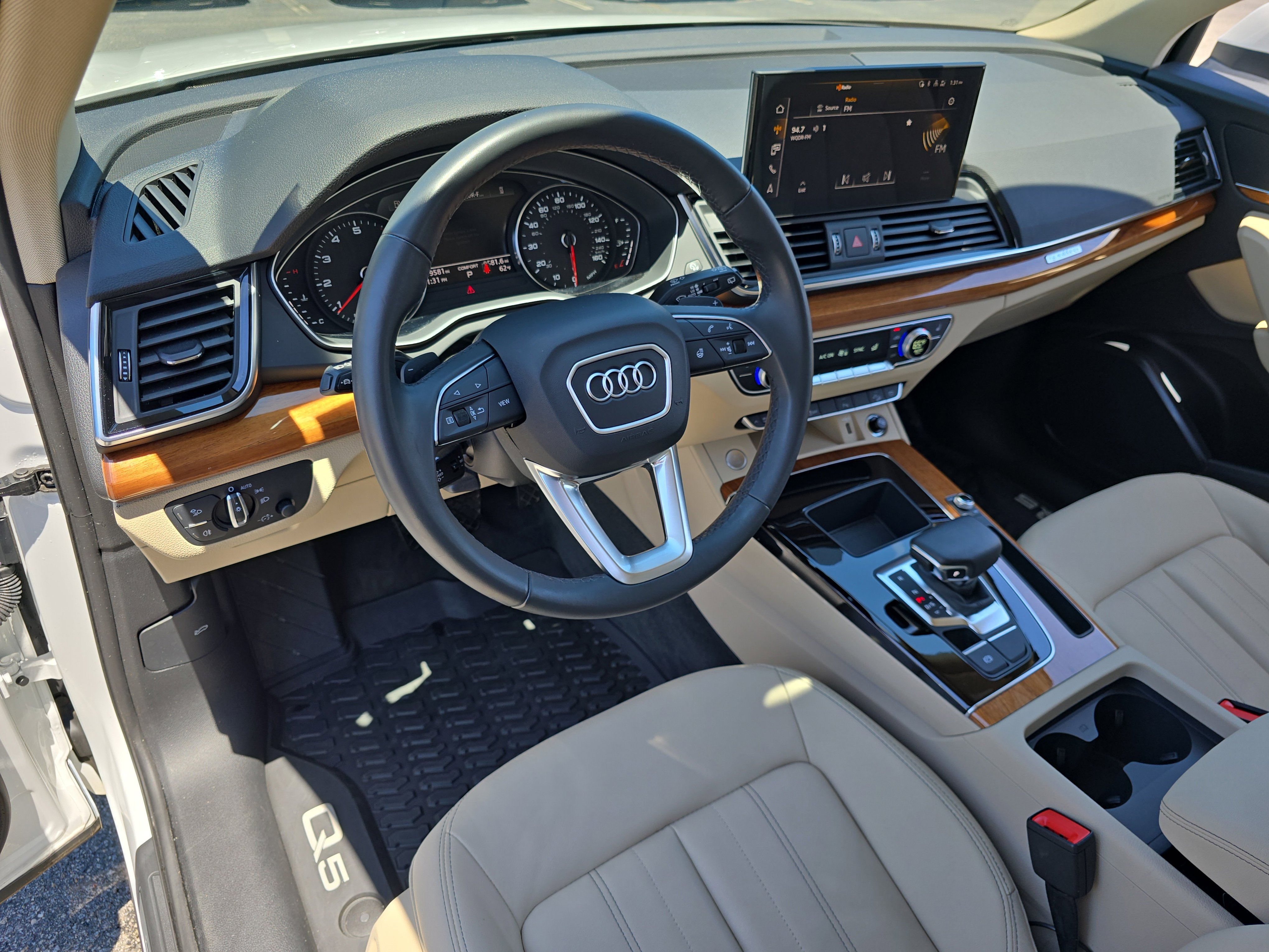 Used 2023 Audi Q5 2.0T Premium w/ Convenience Package AWD/4WD image 16