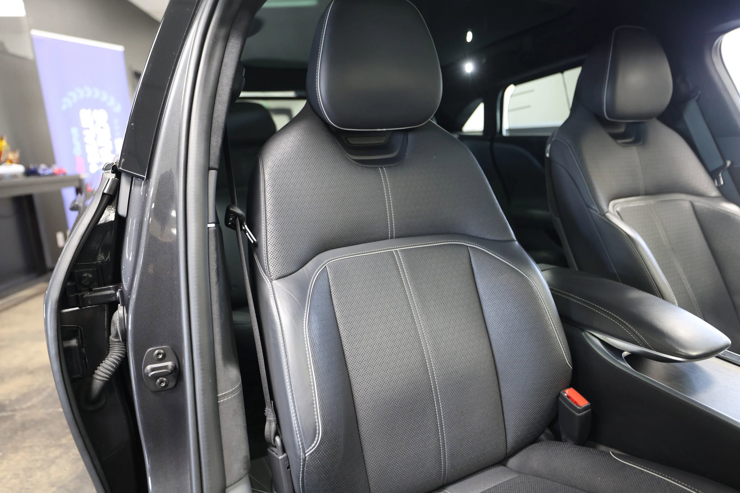 Used 2022 Lucid Air Grand Touring image 37
