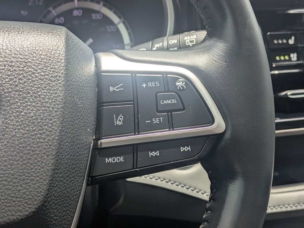 Used 2022 Toyota Highlander Limited FWD image 27
