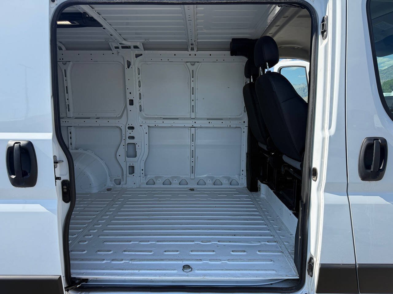 Used 2025 RAM ProMaster 2500 w/ Convenience Group FWD image 23