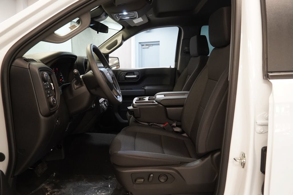New 2026 Chevrolet Silverado 1500 Custom w/ Turbomax Blackout Package AWD/4WD image 4