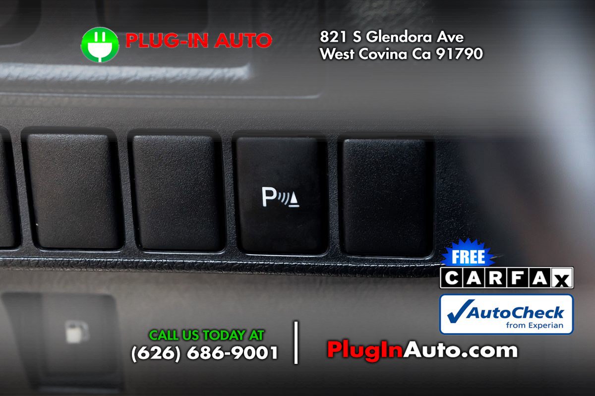 Used 2013 Lexus CT 200h w/ Leather Pkg FWD image 24