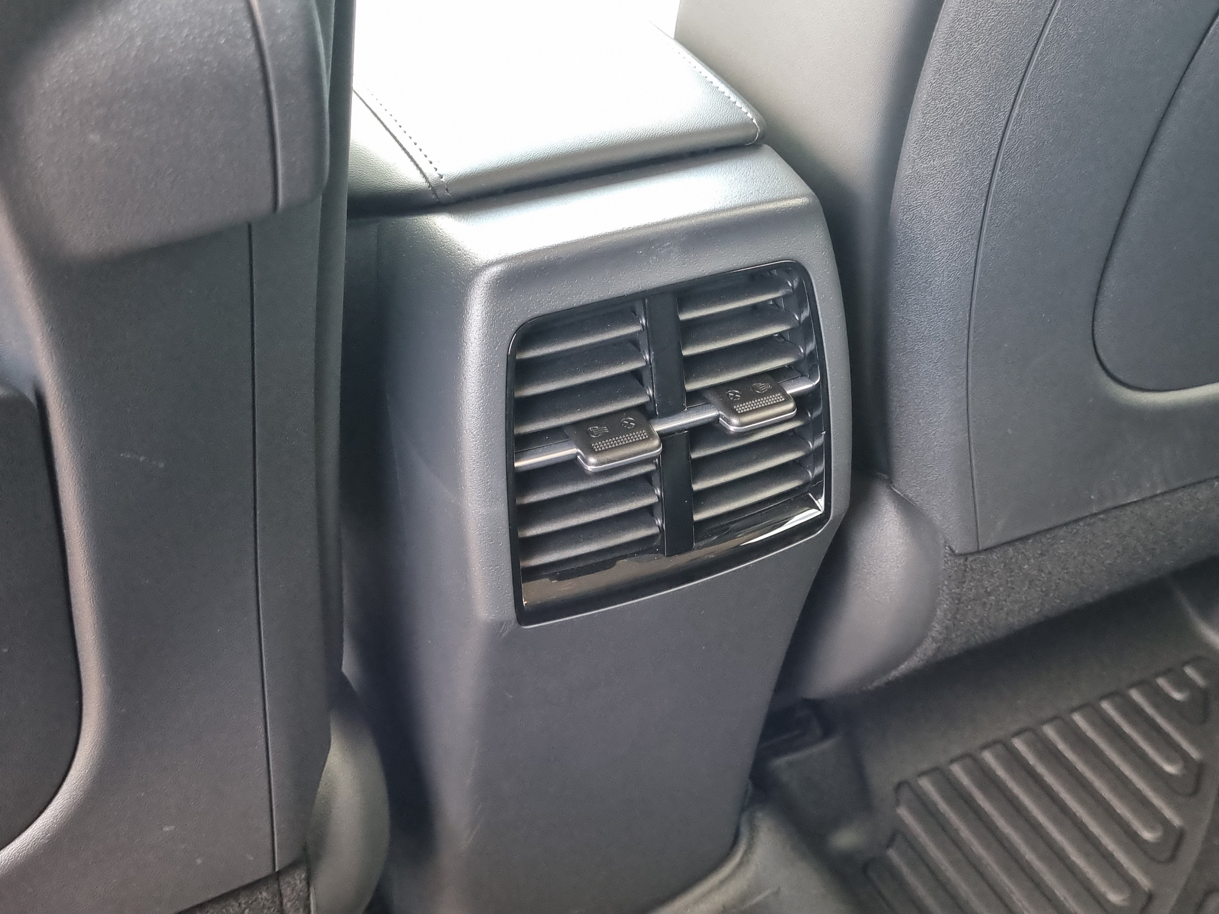 Used 2024 Kia Niro EX FWD image 12