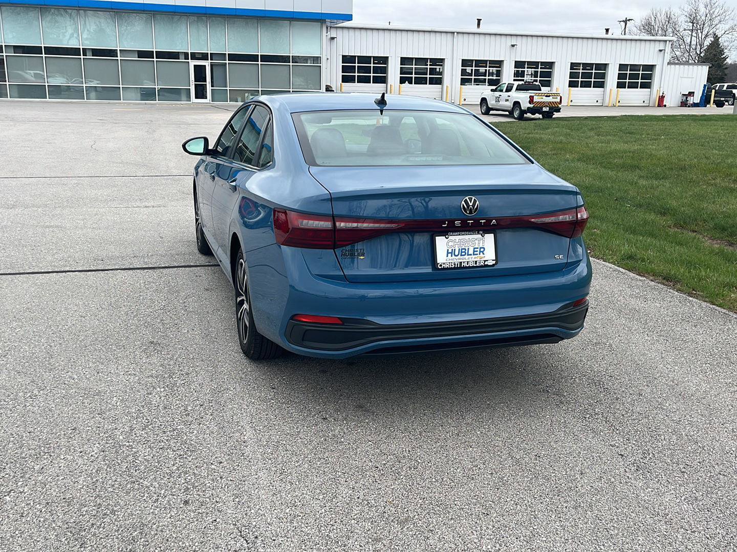 Used 2025 Volkswagen Jetta SE FWD image 3