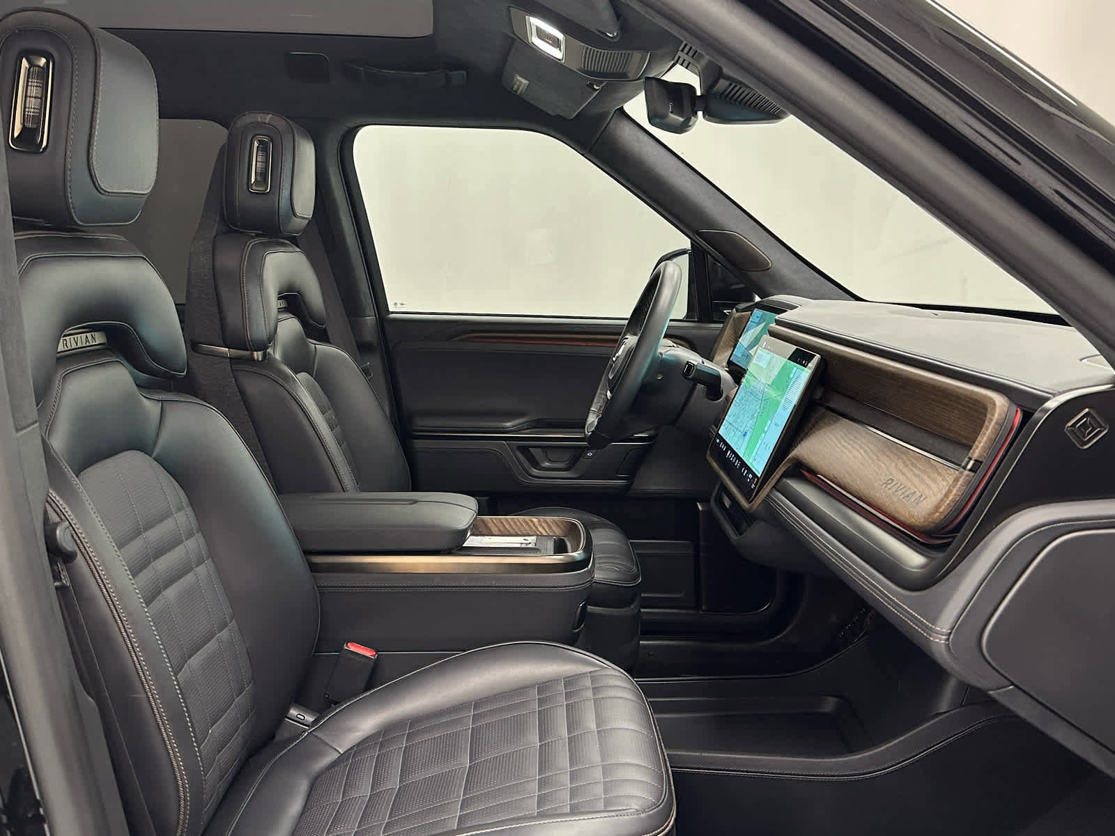 Used 2025 Rivian R1T Premium image 18