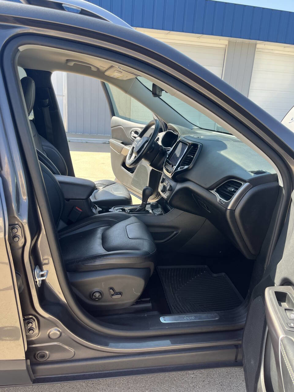 Used 2019 Jeep Cherokee Limited w/ Technology Group image 15