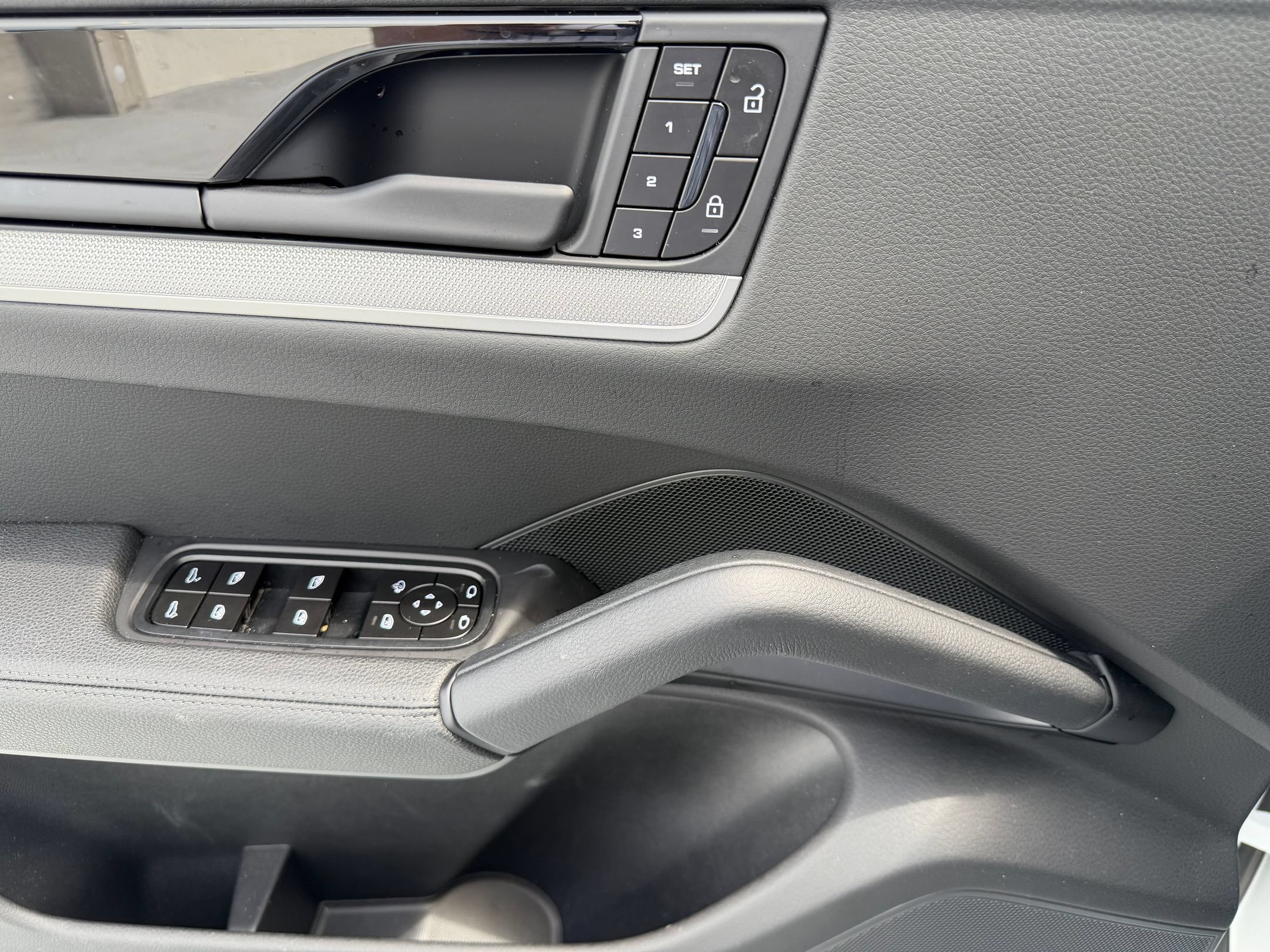 Certified 2026 Porsche Cayenne AWD/4WD image 31