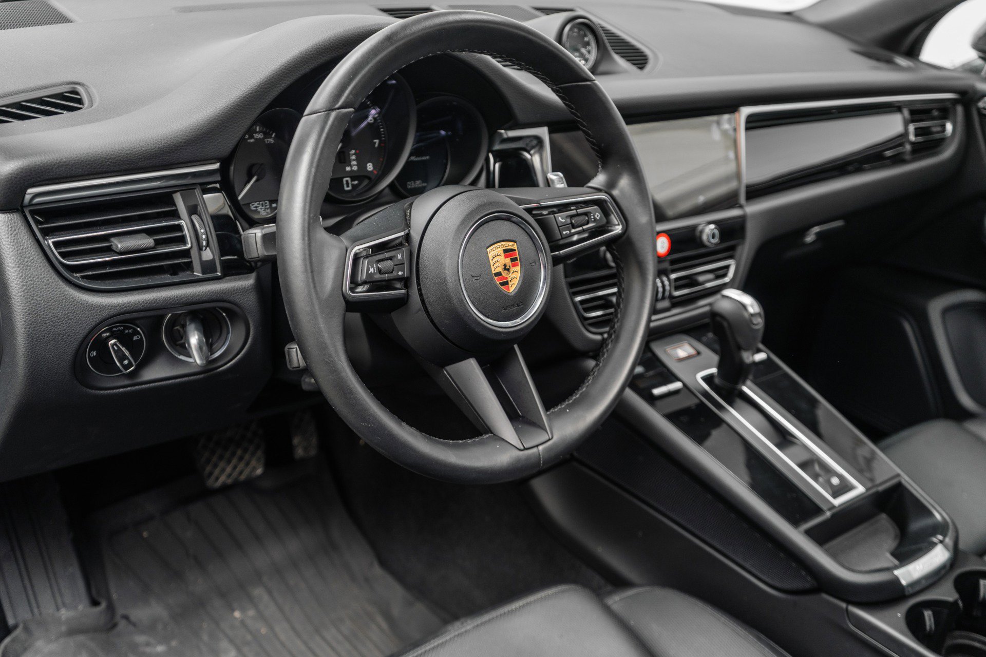 Used 2023 Porsche Macan image 13
