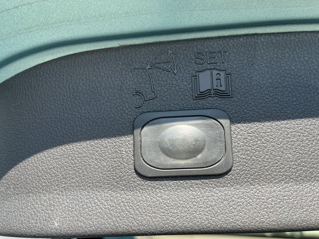 Used 2013 Ford Escape SEL image 32