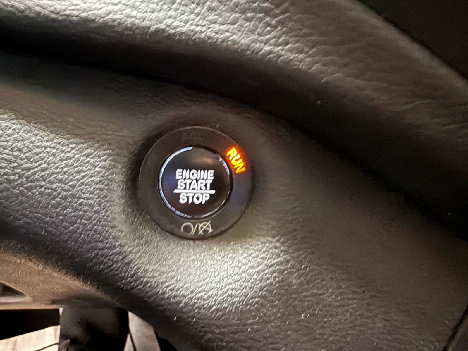 Used 2019 Jeep Cherokee Latitude Plus w/ Comfort/Convenience Group image 19