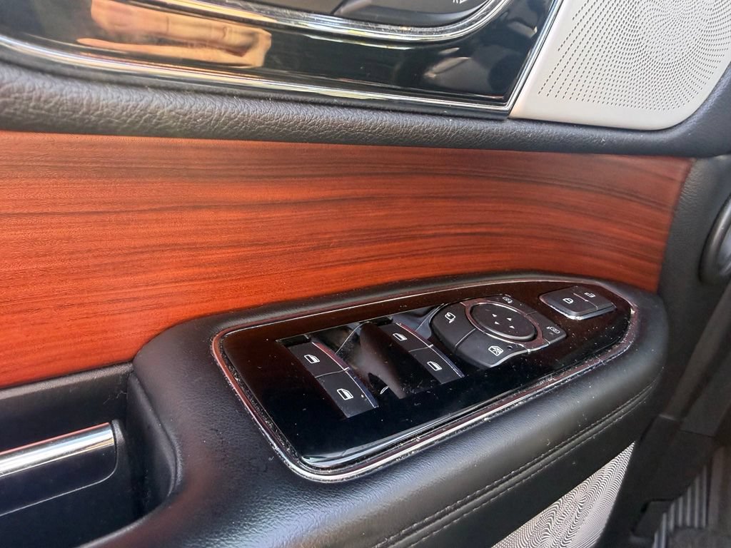 Used 2020 Lincoln Navigator L Reserve w/ Equipment Group 208A Reserve AWD/4WD image 13