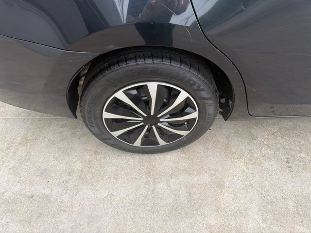Used 2015 Toyota Corolla LE FWD image 29