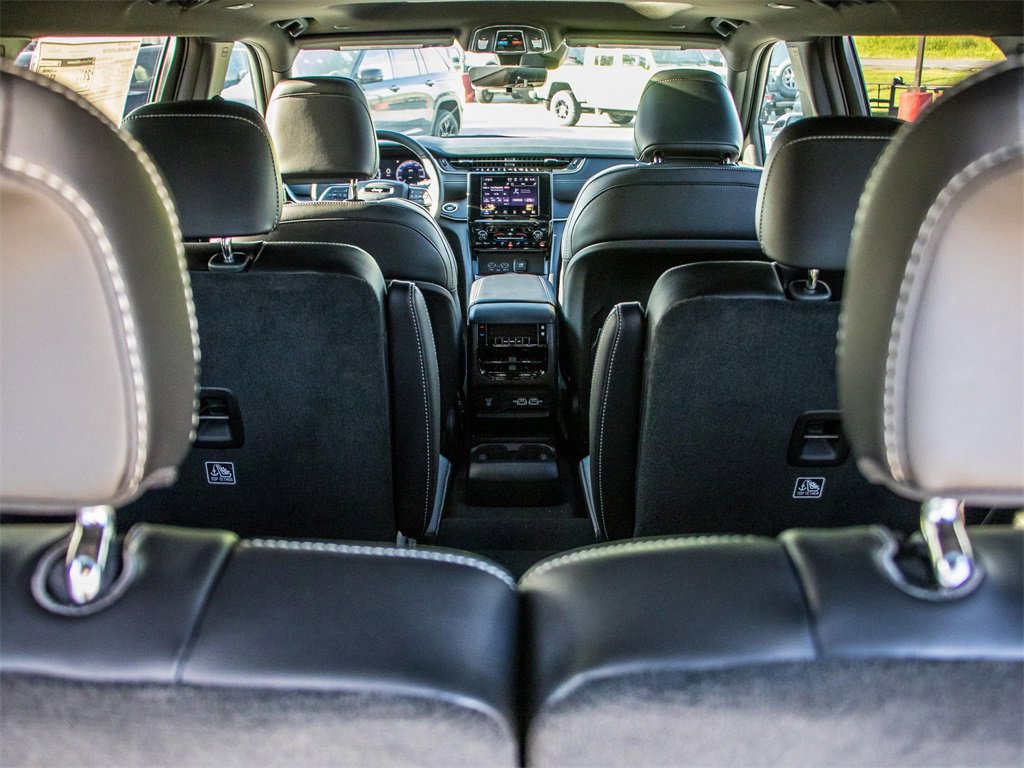 Used 2025 Jeep Grand Cherokee L Altitude image 12