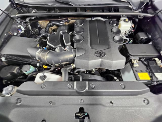 Used 2023 Toyota 4Runner SR5 AWD/4WD image 13