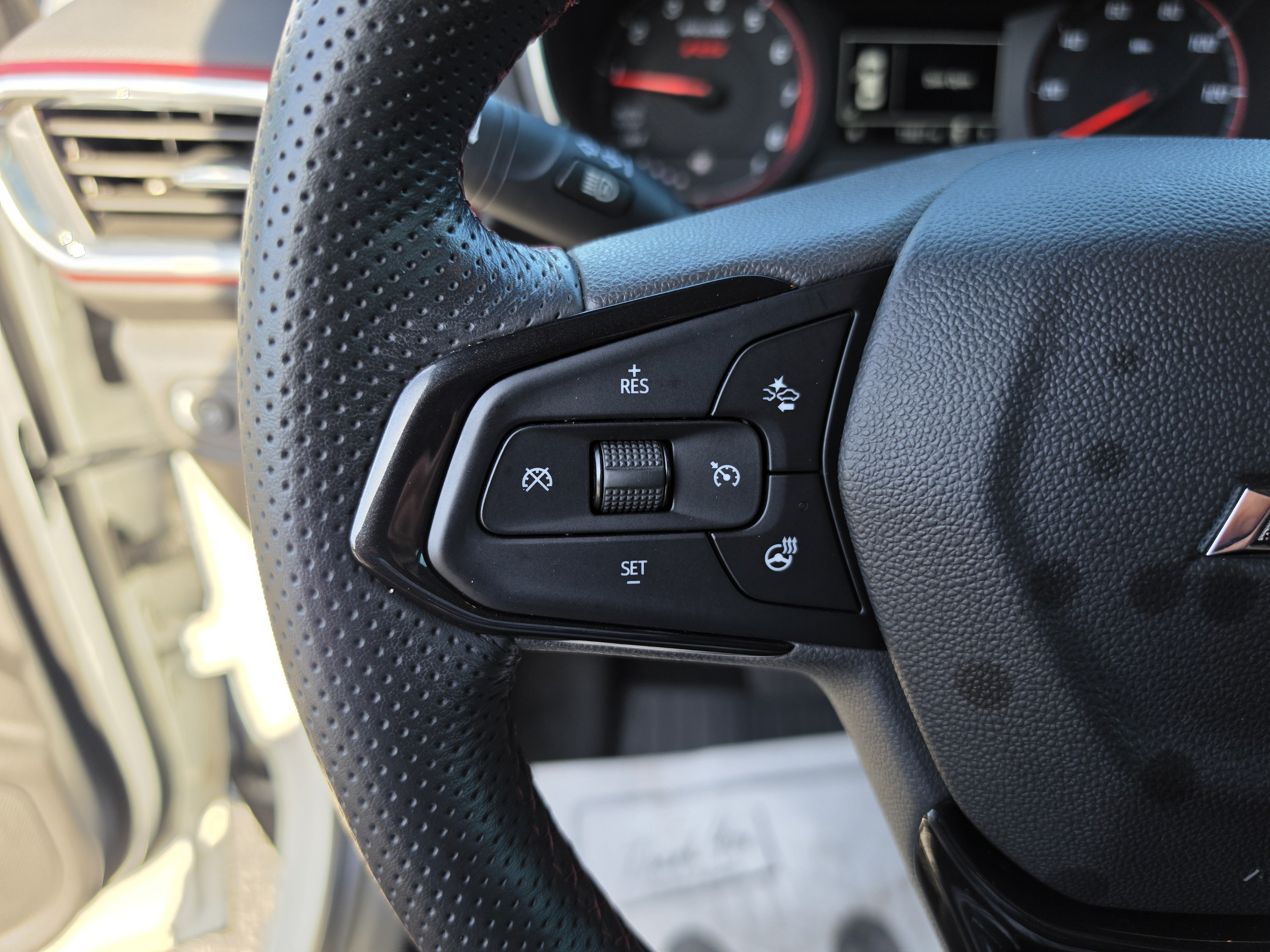 Used 2023 Chevrolet TrailBlazer RS w/ Convenience Package FWD image 32