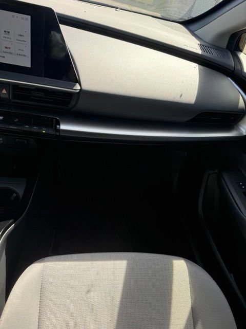 Certified 2023 Toyota Prius LE FWD image 31