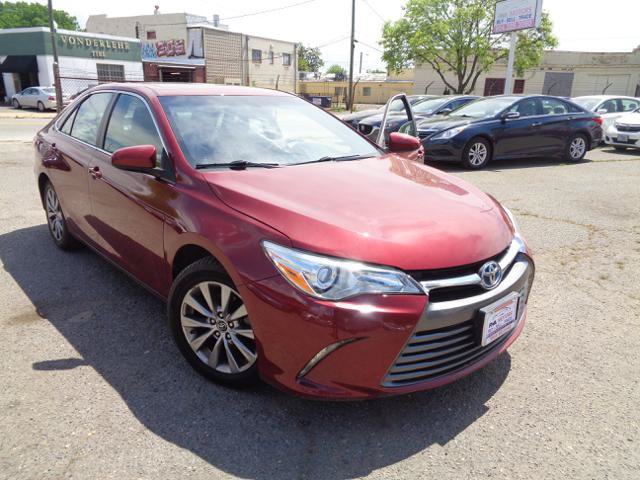 Used 2015 Toyota Camry XLE w/ Moonroof Package FWD image 24