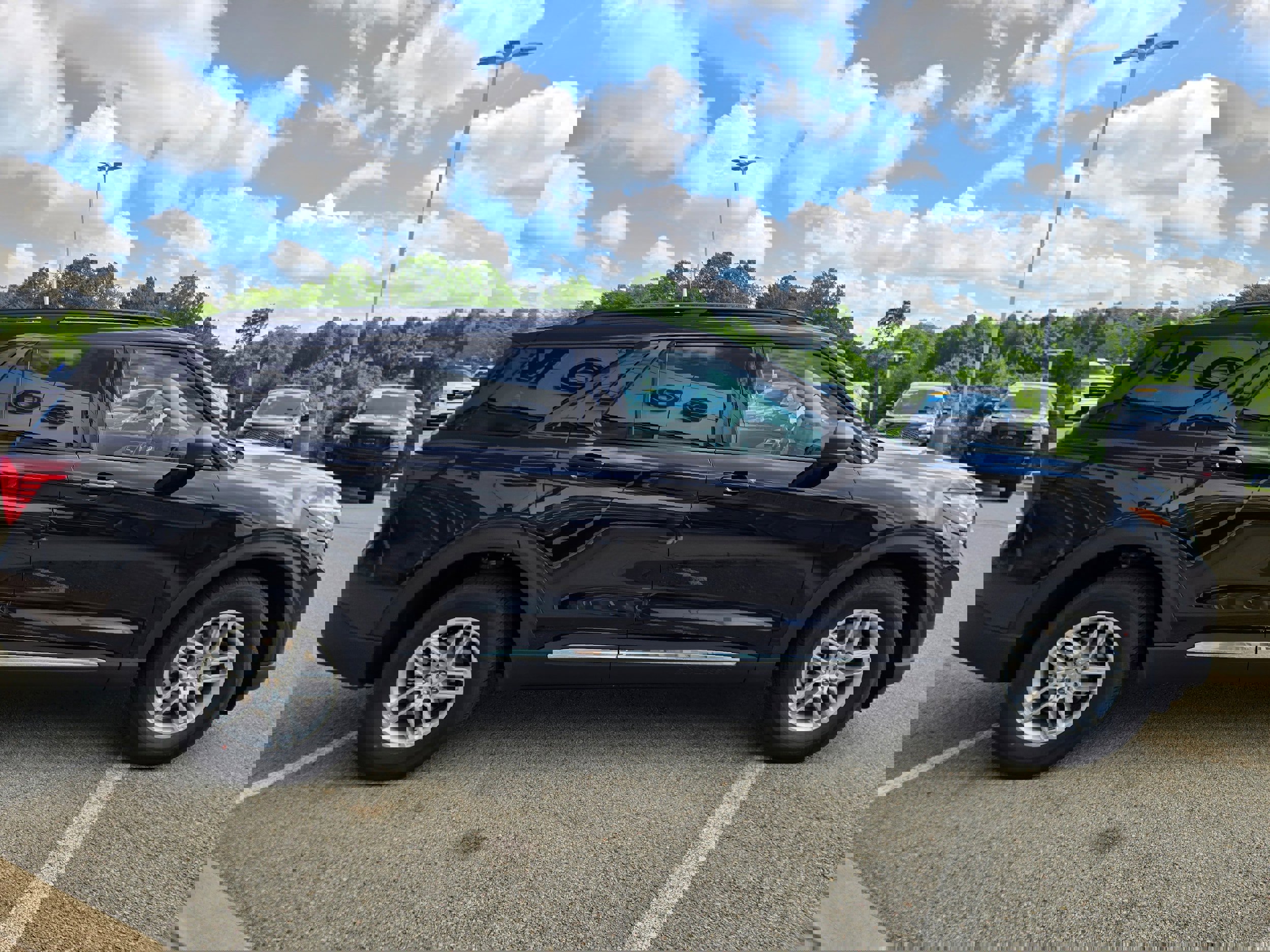 New 2025 Ford Explorer Active image 4