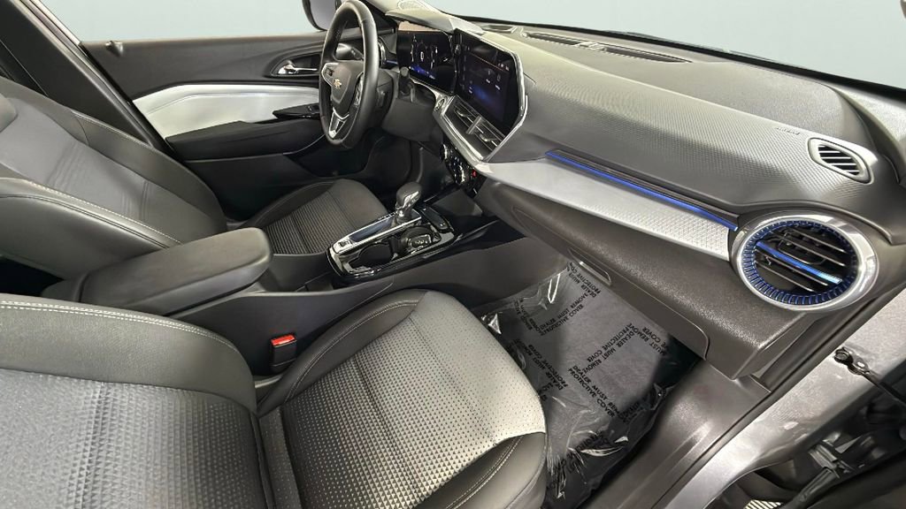 Certified 2024 Chevrolet Trax LT w/ LT Convenience Package image 32