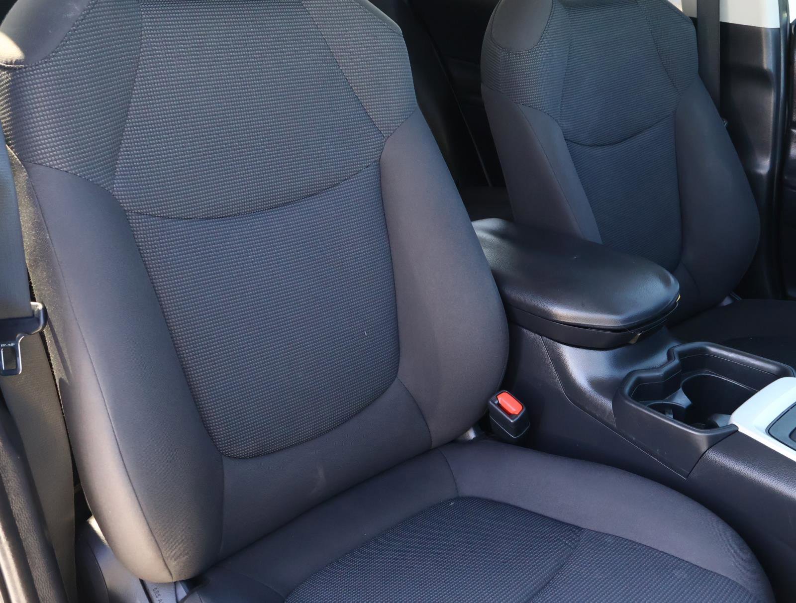 Used 2019 Toyota RAV4 LE image 17