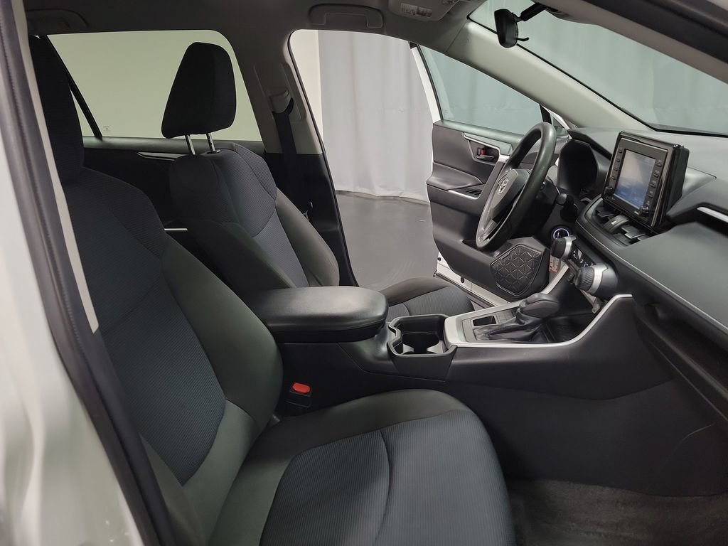 Used 2021 Toyota RAV4 LE AWD/4WD image 30