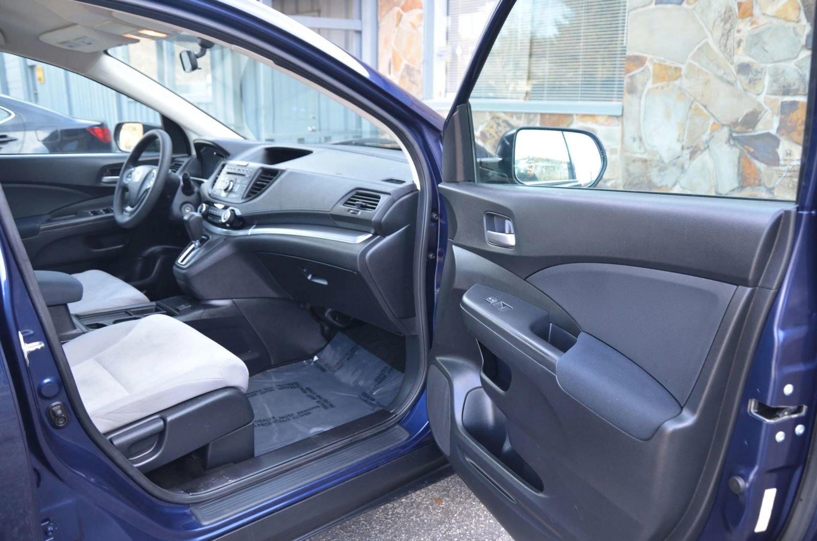 Used 2015 Honda CR-V LX image 37